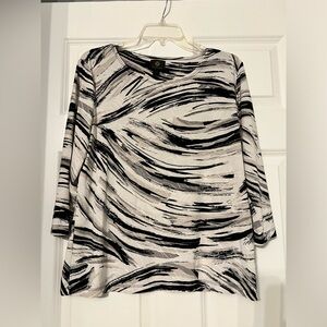 Women’s Petite large stretchy dress shirt.